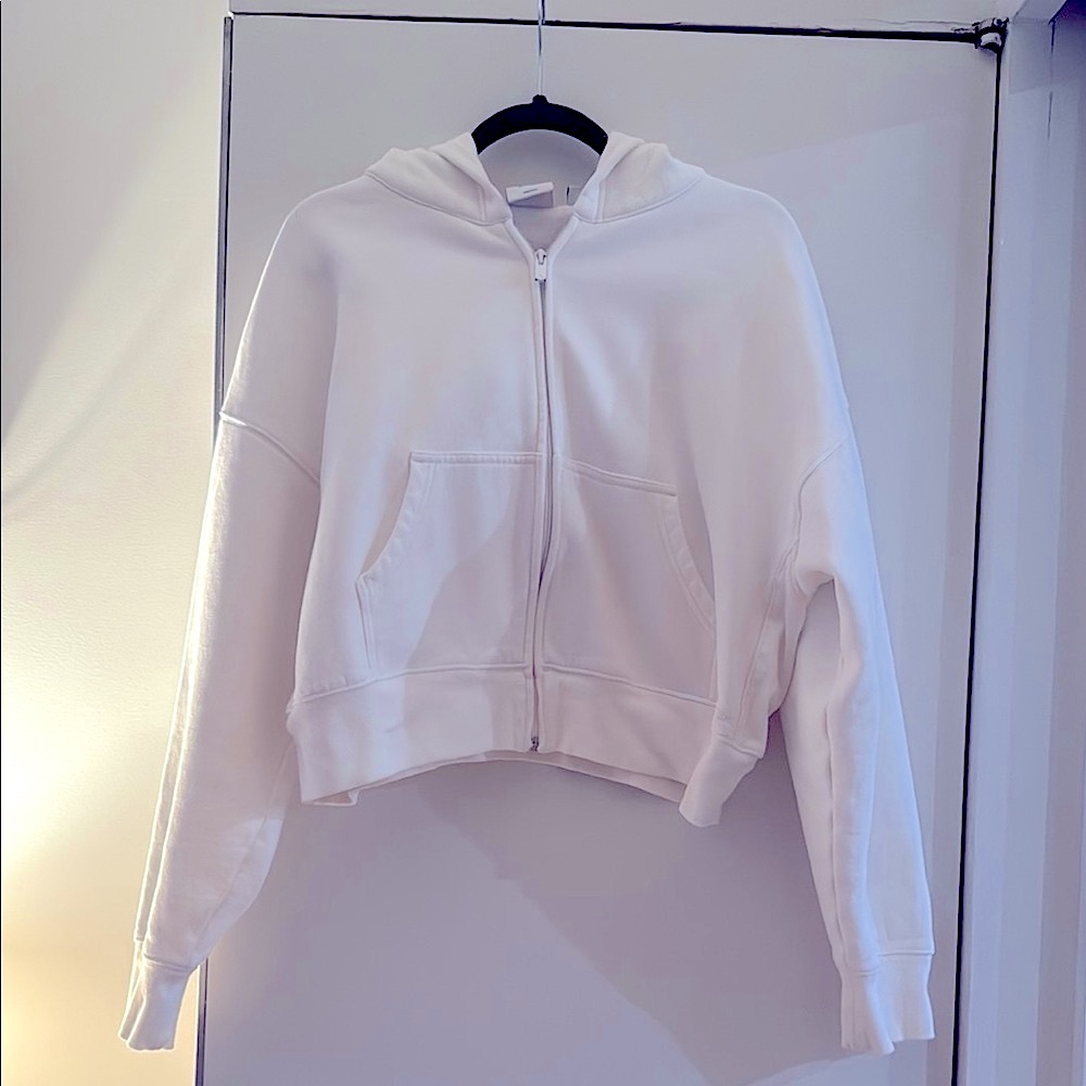 Aritzia Cozy Fleece boyfriend cropped Zip-Up in White - Picture 4 of 9